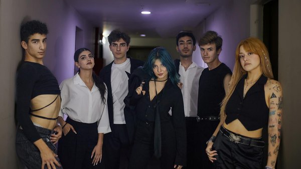 How can UK women incorporate high street fashion into their wardrobes?