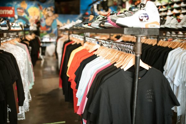 What Are the Key Trends in UK Women's Fashion and Beauty This Season?